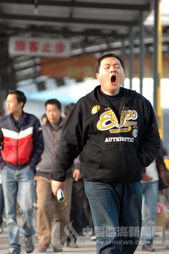 形容旅途劳累的样子的四字词语AABC式