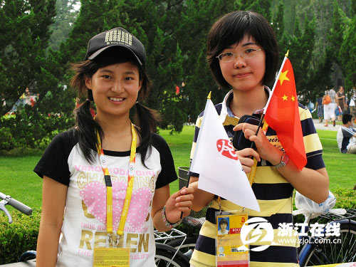 看到火炬 坐火车到北京的8岁浙江小女孩说不累