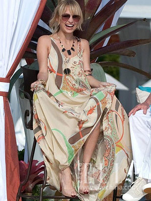 拜金<em>女</em>妩媚王牌:<em>波西米亚</em>长裙--临海新闻网