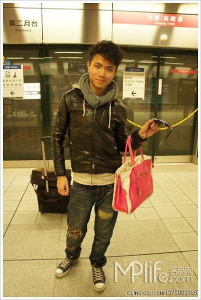 新色娇蕉包 达人跟风各种秀--临海新闻网