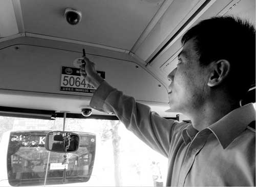 西安世园专线公交车装摄像头 抓拍违规行为-公