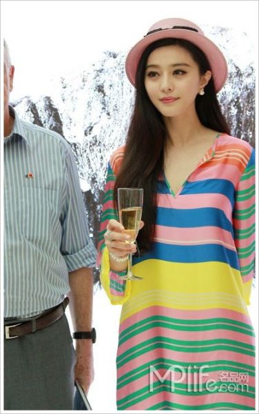 范冰冰穿ZARA打折条纹连衣裙 --临海新闻网