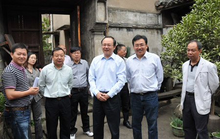 月21日上午,台州市委常委,临海市委书记柯昕野就古城保护工作进行调研