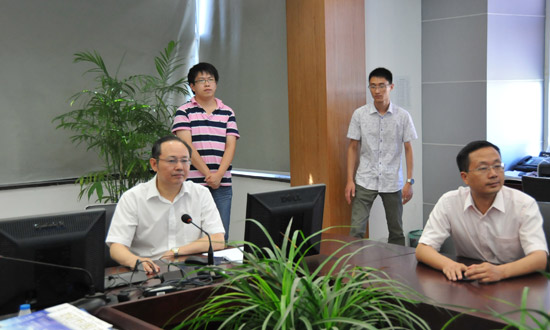 柯昕野在市气象局了解台风苏拉情况时强调:密