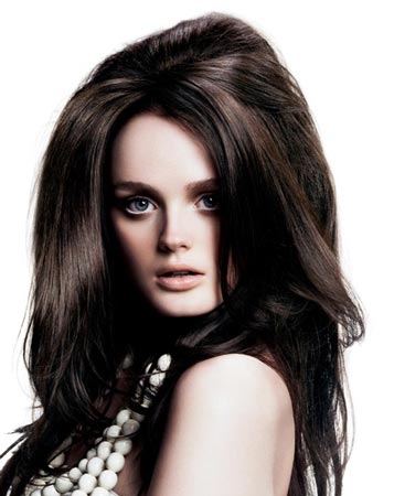 换个新发色无疑是最最简单,效果最明显的idea!